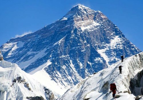 सगरमाथा आरोहण गर्न गएका रुसी नागरिकको लेक लागेर मृत्यु