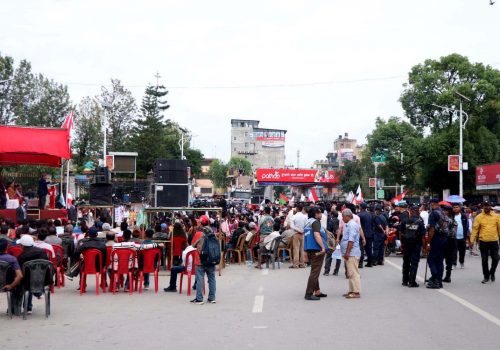 पाँच दलीय गठबन्धनद्वारा आचारसंहित उल्लघंन, सडक अवरुद्ध गरेर सभा