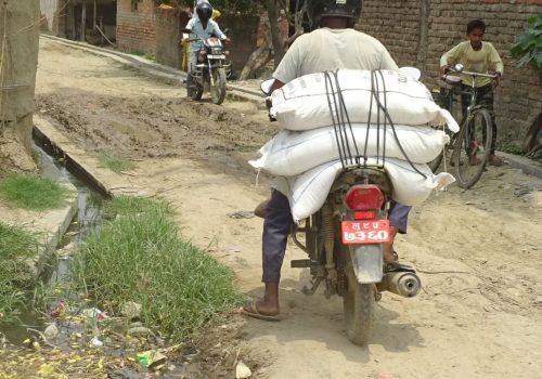 सीमानाकामा एक रुपैयाँ फाइदा लिएर चिनीको अवैध कारोबार