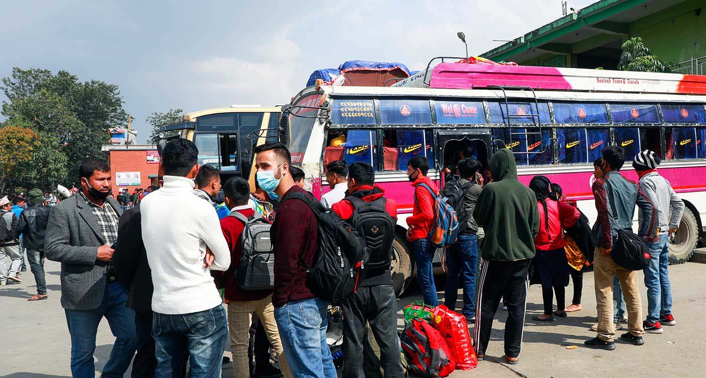 तीन दिनमा एक लाख ५० हजार यात्रु बाहिरिए