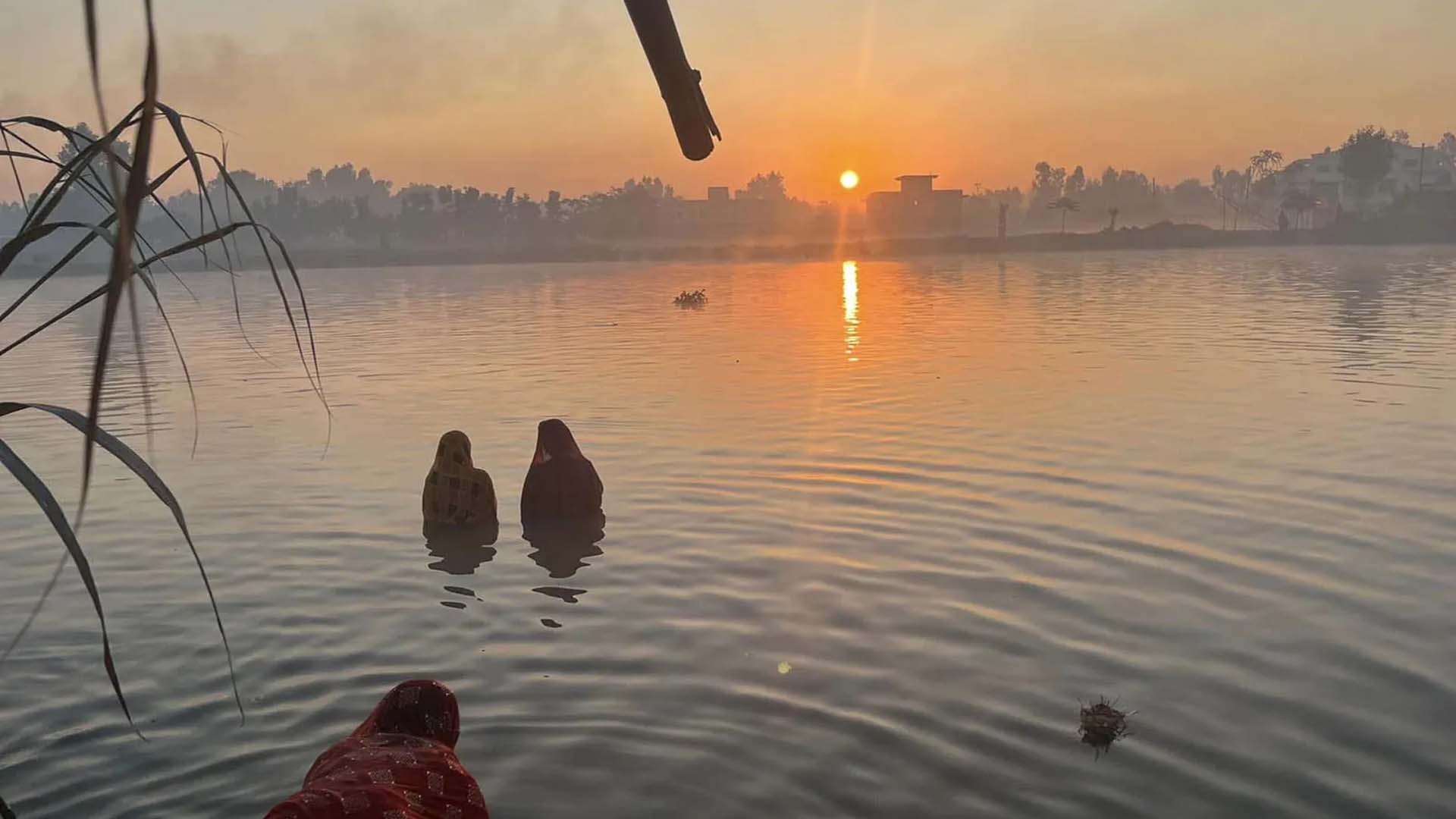 उदाउँदो सूर्यलाई अर्घ्य दिँदै छठ पर्व सम्पन्न