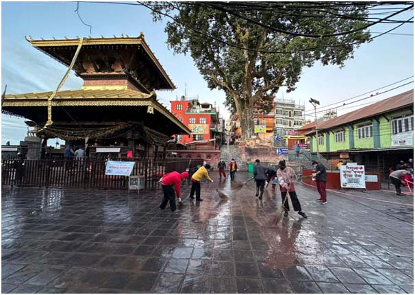 गोरखाको प्रसिद्ध धार्मिकस्थलका रुपमा रहेको मनकामना मन्दिर परिसरको सरसफाइ