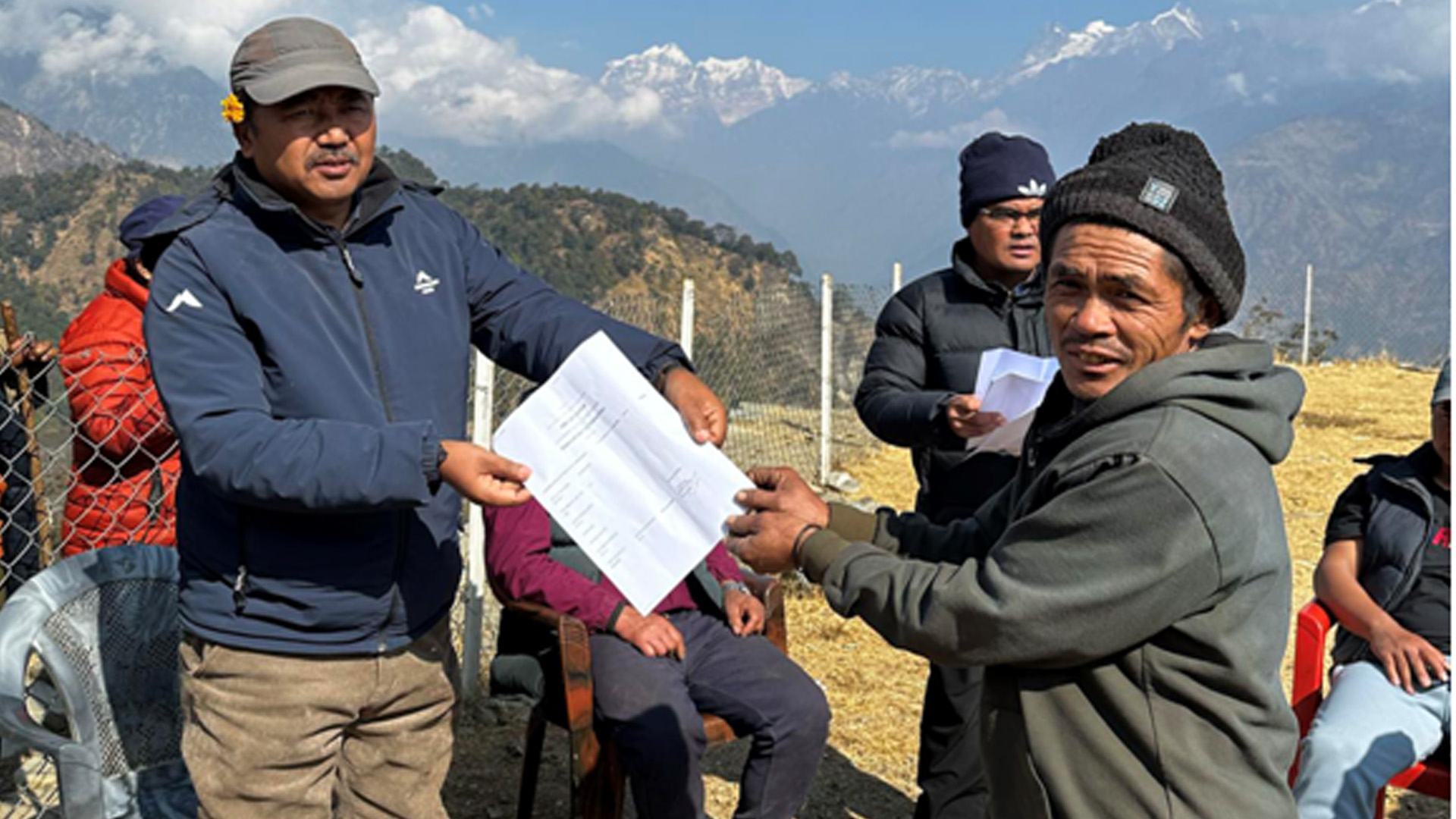 गोरखाको धार्चे गाउँपालिकामा अव्यवस्थित बसोबासीलाई निस्सा वितरण