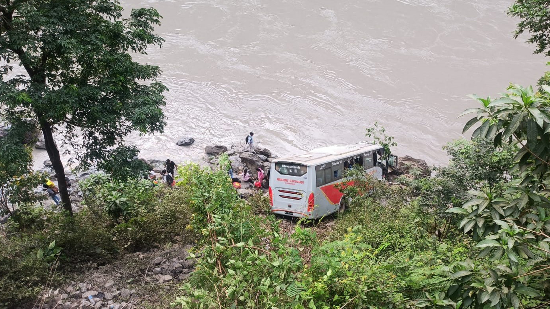 पृथ्वीराजमार्गमा सवारी दुर्घटनाः घाइते २० मध्ये पाँचजना गम्भीर