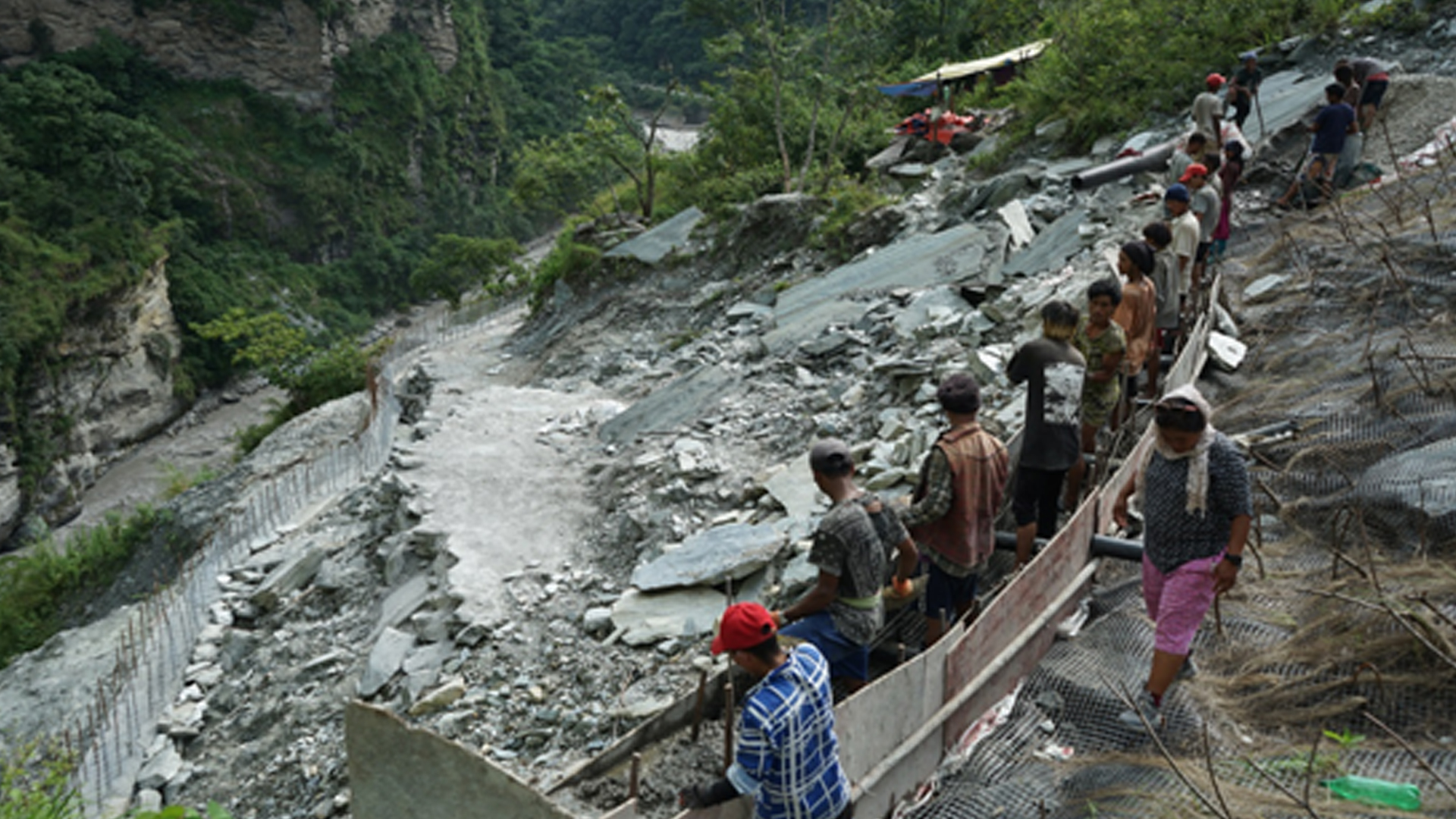 कालीगण्डकी करिडोर : पहिरो रोकथाम गर्न बैसरी अँधेरीखोलामा ‘रक एङ्करिङ’