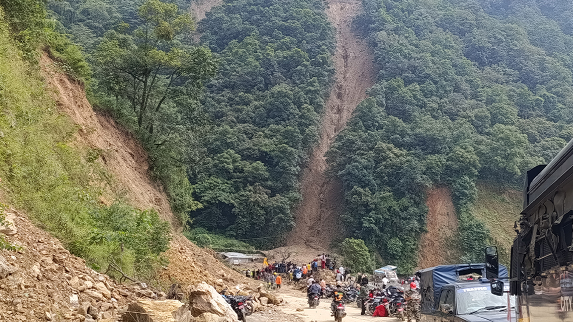 बाढीपहिरो र डुबान प्रभावित १७ हजार भन्दा बढीको उद्धार : गृह मन्त्रालय