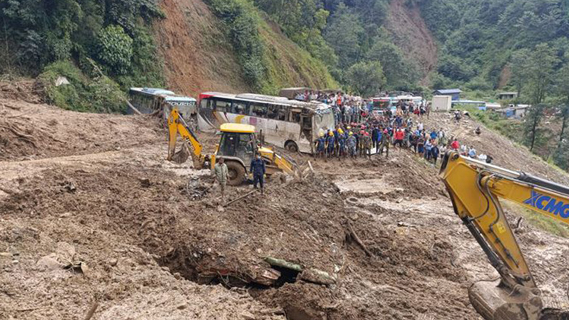 धादिङको झ्याप्ले खोलामा पहिरो पन्छाएर पुनः खोजी कार्य सुरु